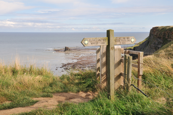 robin hoods bay to whitby walk