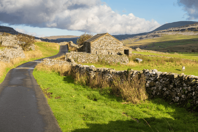 UK. Farm buildings in Twistleton Dale between Ingleton and Chapel le Dale